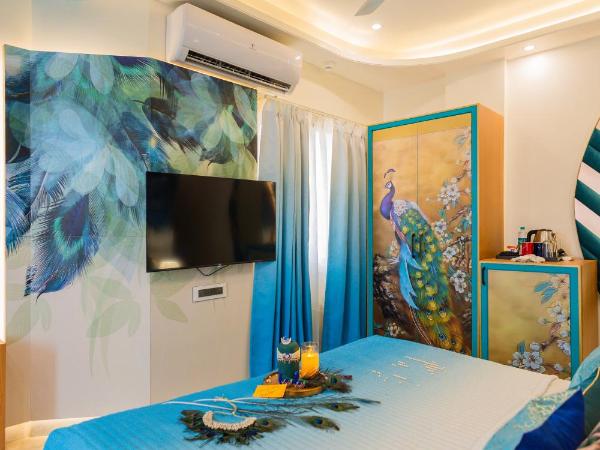 Hotel Sarang Palace - Boutique Stays : photo 3 de la chambre peacock theme designer room with 240 degree city view and beautiful peacock bed