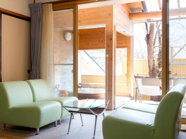 Shosenkaku : photo 2 de la chambre chambre de style japonais avec baignoire en plein air