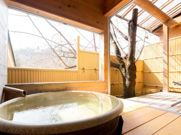 Shosenkaku : photo 5 de la chambre chambre de style japonais avec baignoire en plein air