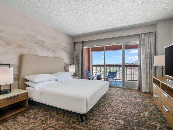 Embassy Suites by Hilton Albuquerque : photo 4 de la chambre suite avec 2 lits doubles et balcon
