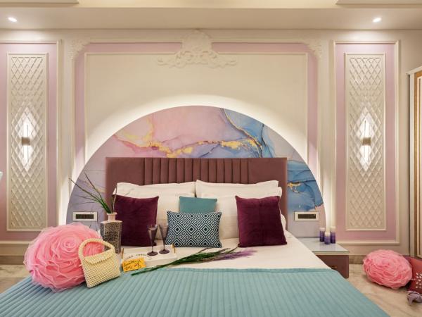 Hotel Sarang Palace - Boutique Stays : photo 1 de la chambre lavender theme neo modern room with designer bed and extra day bed