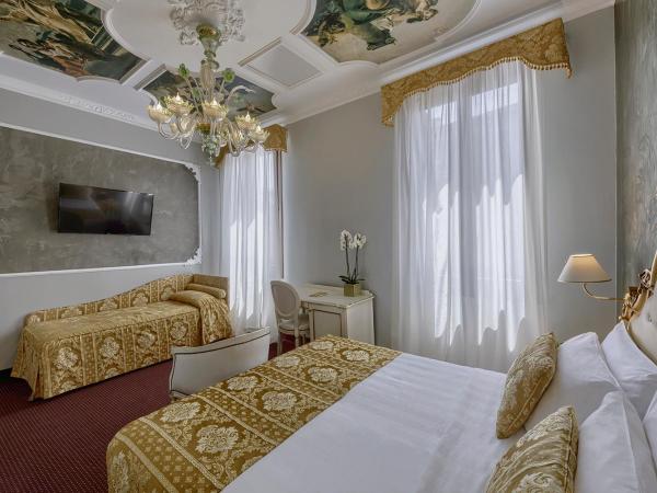 Hotel Pausania : photo 2 de la chambre chambre triple