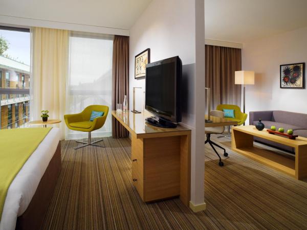 Courtyard by Marriott Montpellier : photo 1 de la chambre suite courtyard 2 pièces avec 1 chambre lit king-size