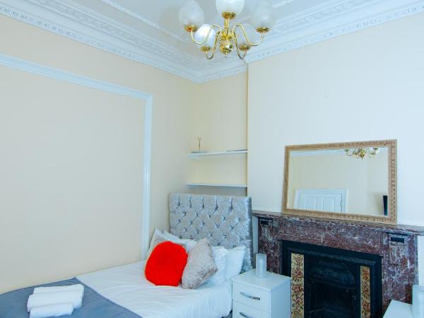 Victorian Woods BnB : photo 9 de la chambre chambre familiale avec salle de bains commune