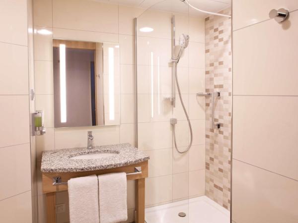 Hampton By Hilton Munich City Center East : photo 4 de la chambre chambre lit king-size