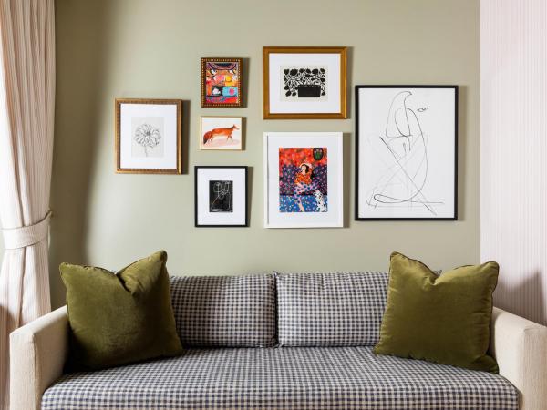 Palihouse Hyde Park Village : photo 6 de la chambre chambre lit king-size avec douche accessible en fauteuil roulant - adaptée aux personnes à mobilité réduite