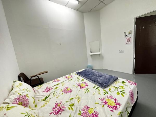 Jiaxin Dormitory-Setia Indah 家馨青年旅宿 : photo 10 de la chambre chambre double avec toilettes communes