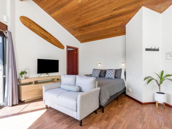 Aquarius Backpackers Resort : photo 5 de la chambre chambre lit queen-size avec balcon