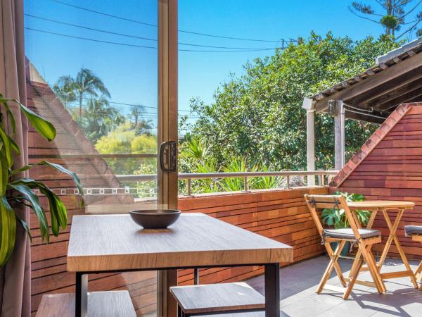 Aquarius Backpackers Resort : photo 6 de la chambre chambre lit queen-size avec balcon