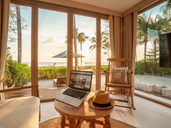 Devasom Khao Lak Beach Resort & Villas : photo 10 de la chambre villa front de mer avec piscine