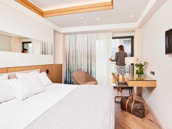 Mediterranean Hotel : photo 4 de la chambre chambre double - vue partielle sur mer.