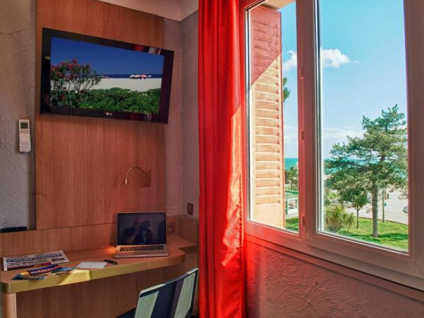 Hôtel Beau Rivage : photo 1 de la chambre chambre double ou lits jumeaux - vue partielle sur mer