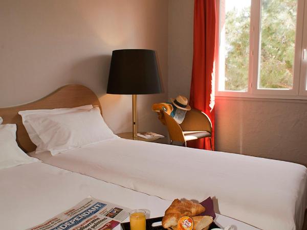 Hôtel Beau Rivage : photo 3 de la chambre chambre double ou lits jumeaux - vue partielle sur mer