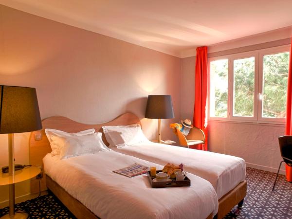 Hôtel Beau Rivage : photo 5 de la chambre chambre double ou lits jumeaux - vue partielle sur mer