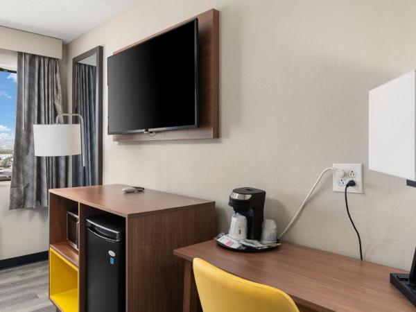 Days-Inn by Wyndham Albuquerque I-25 : photo 5 de la chambre chambre lit king-size - non-fumeurs