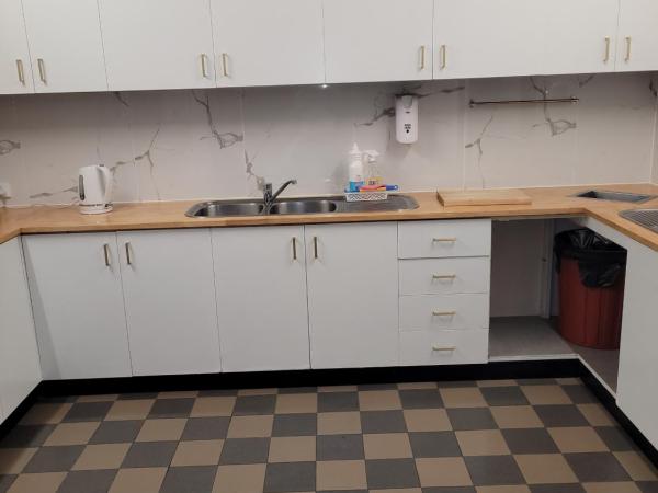 Travellers Paradise : photo 9 de la chambre chambre quadruple avec salle de bains commune