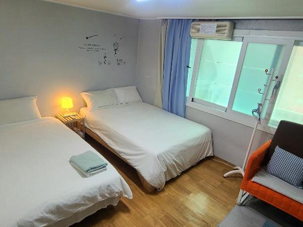 Appletree Guesthouse : photo 9 de la chambre chambre double ou lits jumeaux avec salle de bains commune