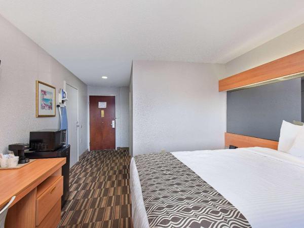 Microtel Inn and Suites by Wyndham - Cordova : photo 2 de la chambre chambre lit queen-size pour personnes à mobilité réduite - non-fumeurs 
