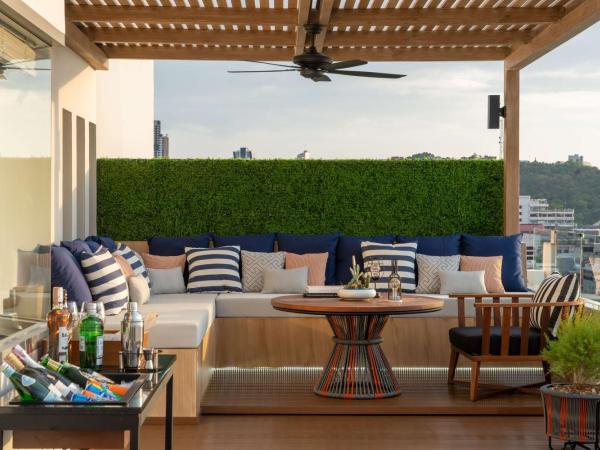 Avani Pattaya Resort : photo 3 de la chambre sea view corner suite