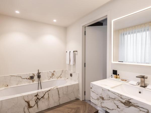 Dukes' Palace Brugge : photo 5 de la chambre suite junior belfry avec terrasse privée