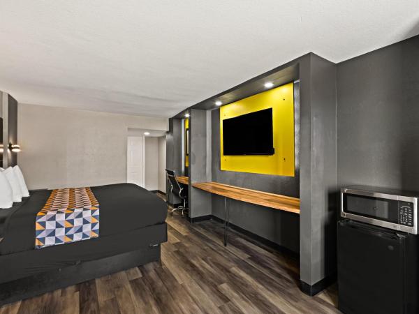 Scottish Inns Austin Downtown : photo 3 de la chambre suite lit king-size – non-fumeurs