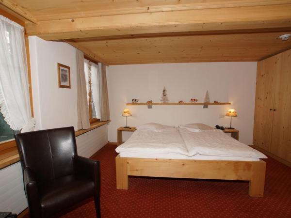 Posthotel Rössli : photo 6 de la chambre chambre double supérieure avec balcon ou terrasse