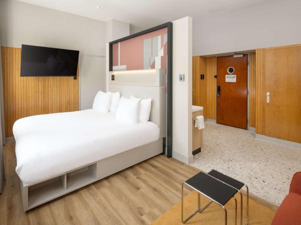 Motto By Hilton Rotterdam Blaak : photo 4 de la chambre chambre lit king-size avec canapé-lit