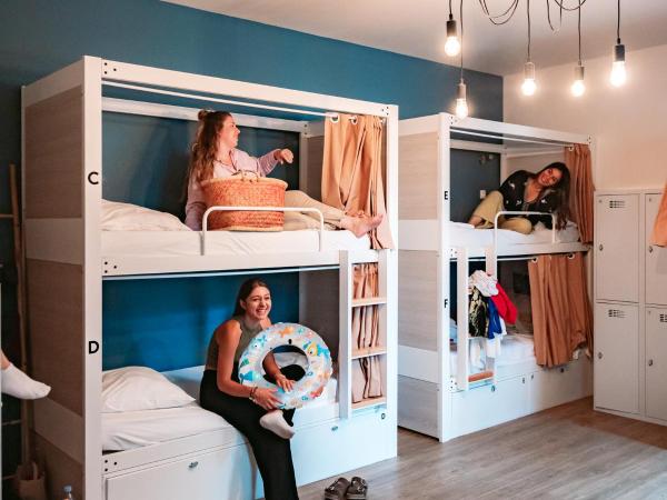 Georges Hostel & Café : photo 1 de la chambre lit dans dortoir pour femmes de 4 lits