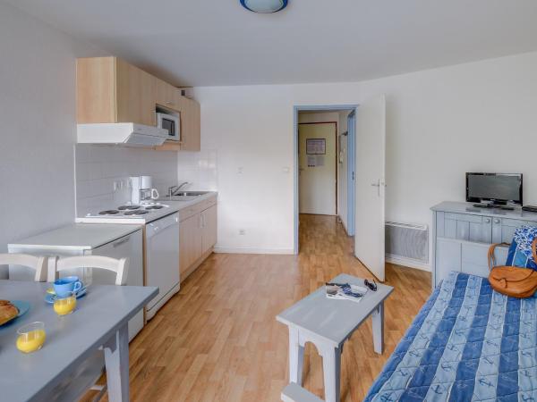 Vacancéole - Les Jardins de l'Amirauté : photo 4 de la chambre appartement 1 chambre - accès personnes à mobilité réduite