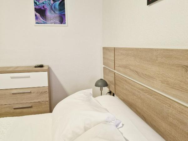 Apartamento San Agustín - Alojamientos El Duque : photo 10 de la chambre chambre double avec salle de bains commune