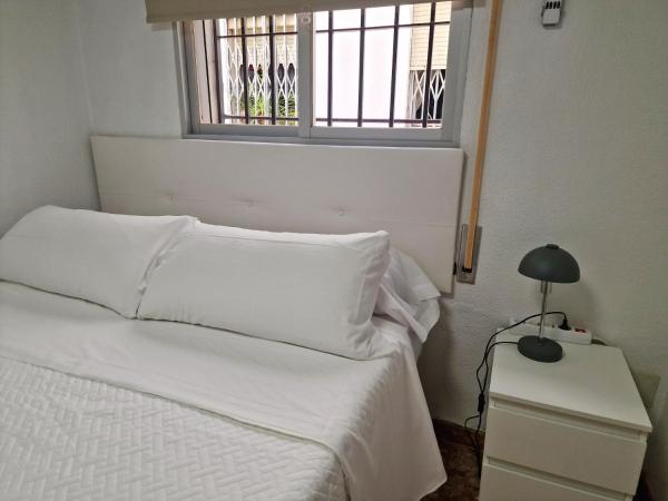 Apartamento San Agustín - Alojamientos El Duque : photo 4 de la chambre chambre double avec salle de bains commune