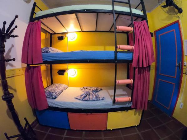 Solar Hostel Búzios : photo 4 de la chambre lit superposé dans dortoir pour femmes