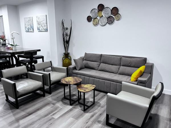 Private Entire Townhouse Retreat Close to Lake : photo 7 de la chambre suite 3 chambres