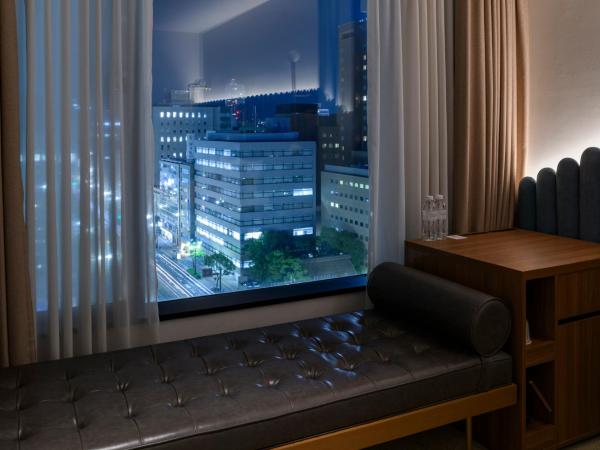 THE KNOT HIROSHIMA : photo 4 de la chambre chambre lit king-size supérieure - vue sur ville