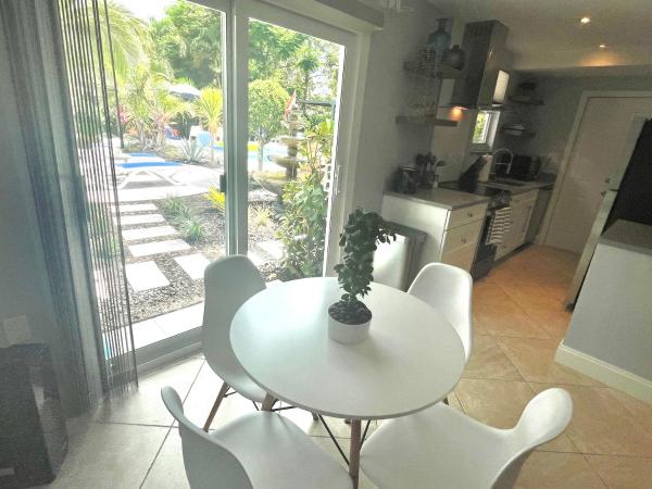 The Agustin Guesthouse - Men Only Clothing Optional : photo 6 de la chambre suite - vue sur piscine