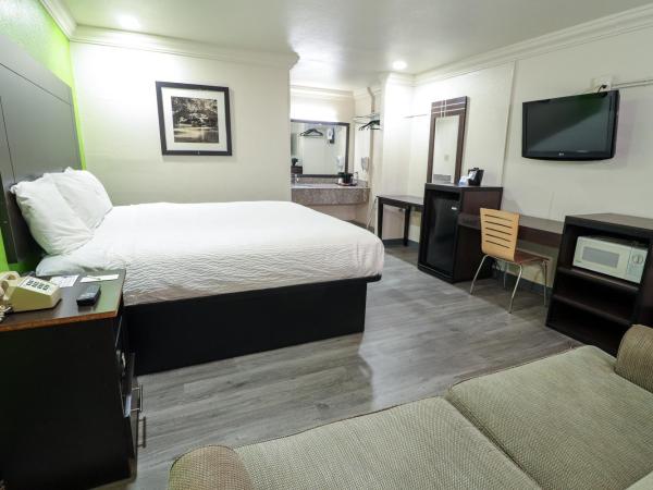 Rodeway Inn San Antonio Lackland AFB - SeaWorld : photo 10 de la chambre chambre lit king-size - non-fumeurs