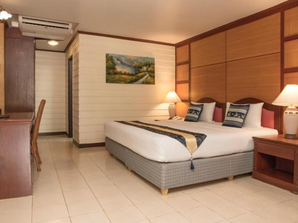 S Lodge Pattaya formally Sabai Lodge : photo 8 de la chambre chambre double - vue sur piscine