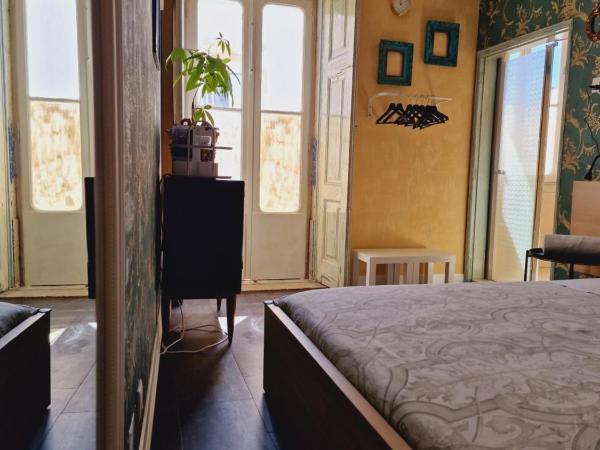 São Pedro Suite Faro : photo 1 de la chambre chambre double avec salle de bains privative