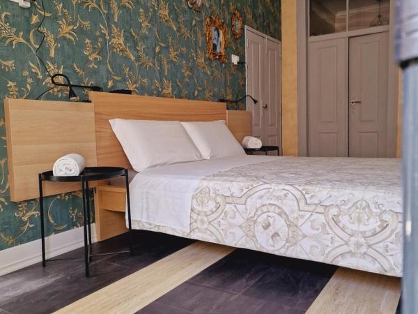 São Pedro Suite Faro : photo 2 de la chambre chambre double avec salle de bains privative