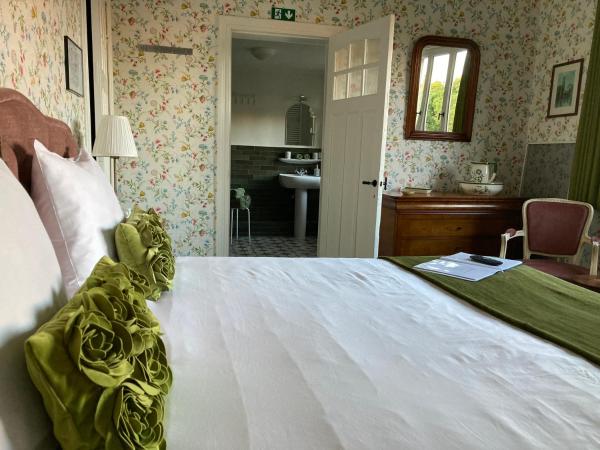 Tree & B : photo 1 de la chambre chambre double avec salle de bains privative