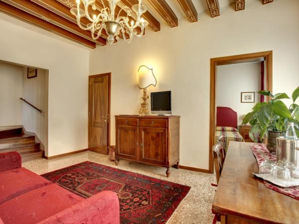 Palazzo Schiavoni Residenza d'epoca & Suite-Apartments : photo 10 de la chambre appartement 2 chambres - vue sur canal