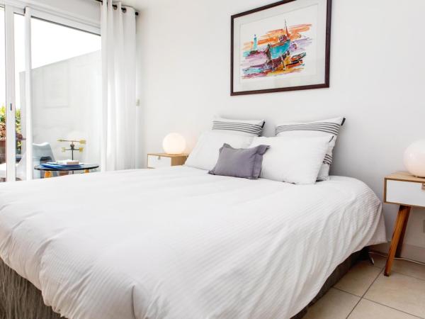 Chambre d'Hôtes de la Grande Greve : photo 8 de la chambre chambre double - vue sur mer