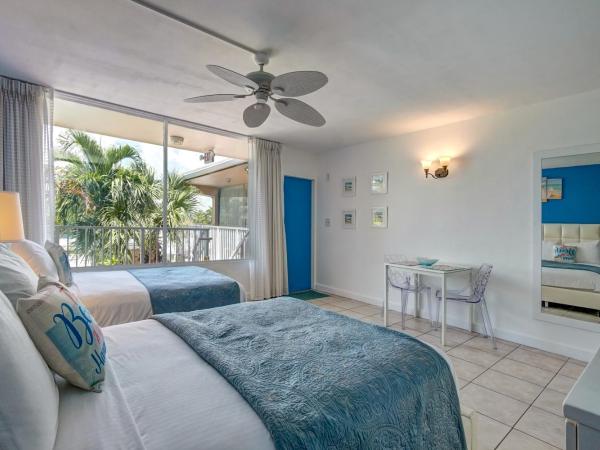 Castle by the Sea Motel : photo 4 de la chambre hébergement avec coin cuisine (2 lits doubles)