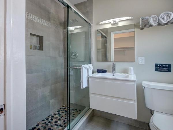 Castle by the Sea Motel : photo 5 de la chambre hébergement avec coin cuisine (2 lits doubles)