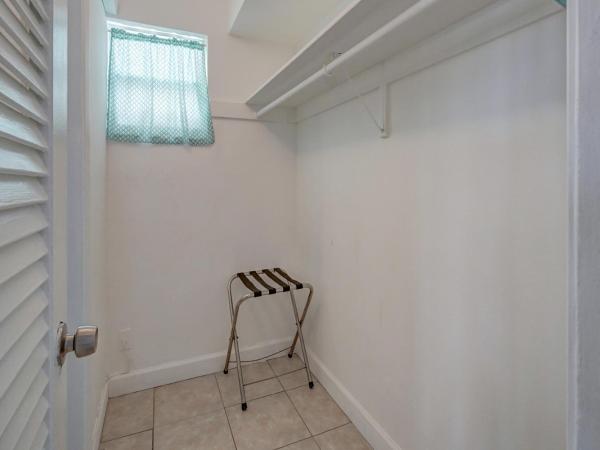 Castle by the Sea Motel : photo 5 de la chambre hébergement avec coin cuisine (1 lit king-size)