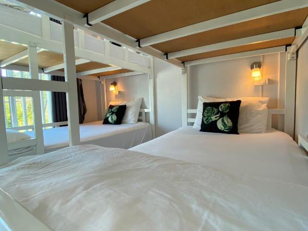 Khaolak Mind Home Hostel : photo 2 de la chambre chambre familiale - vue sur montagne