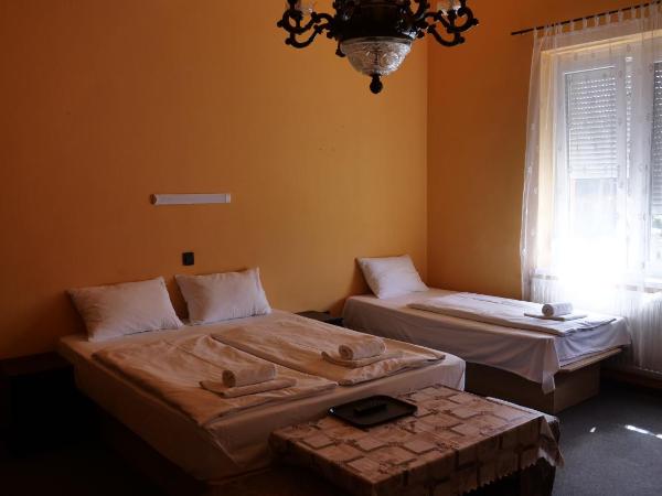 Attila Hotel : photo 1 de la chambre chambre triple