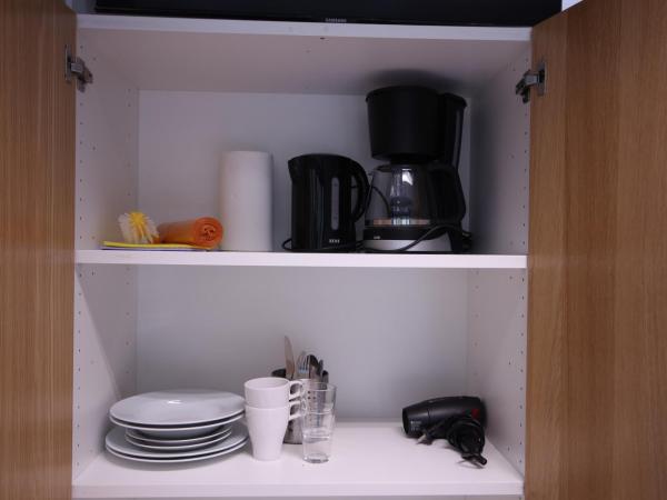 Forenom Hostel Espoo Kilo : photo 3 de la chambre chambre lits jumeaux standard avec salle de bains commune