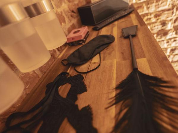 L'eSPAce détente : photo 10 de la chambre suite lit king-size avec baignoire spa