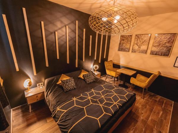 L'eSPAce détente : photo 5 de la chambre suite lit king-size avec baignoire spa